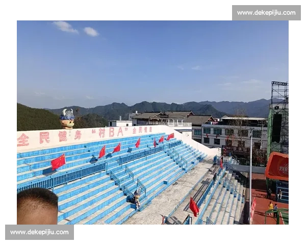 网红达人助阵村 BA 环江非遗打铁花燃爆夏夜